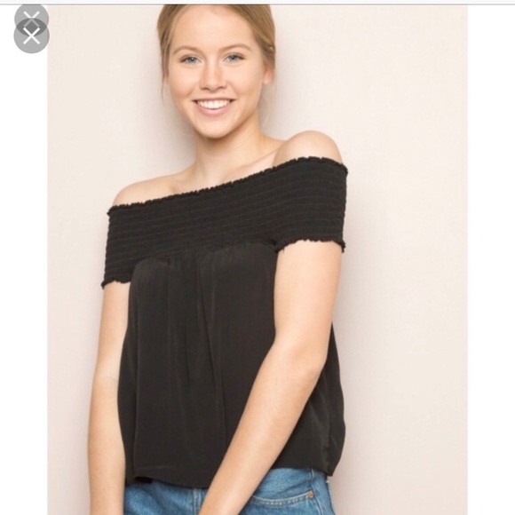 Brandy Melville Tops - BRANDY Seymour Top Brandy Melville Tops - BRANDY Seymour Top